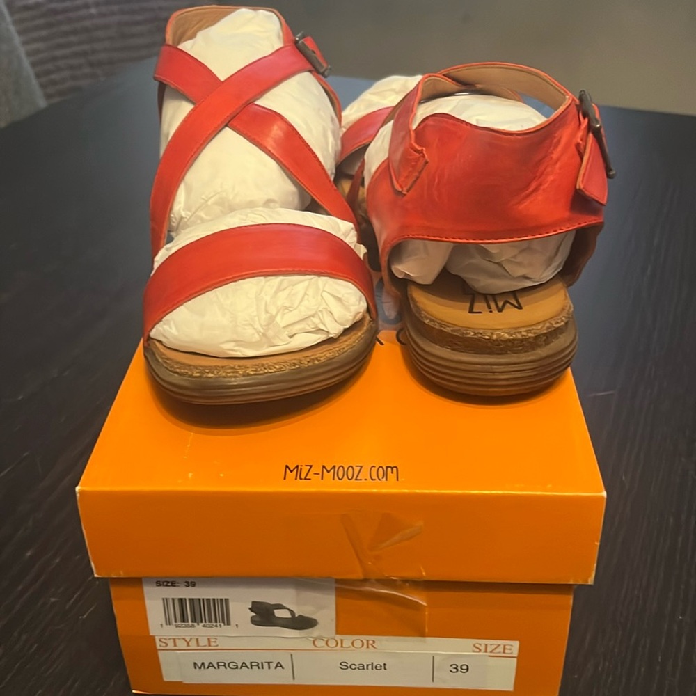Mix moos size 39 or us 9 scarlet color